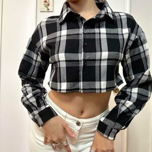 💜 Plaid Flannel Cropped Shirt White and Black Size Medium